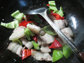 双椒回锅肉的做法步骤：4