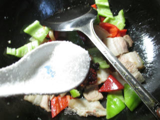 双椒回锅肉的做法步骤：8