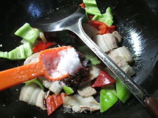 双椒回锅肉的做法步骤：9