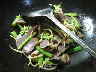 黄豆芽鹅胗炒梅豆的做法步骤：7