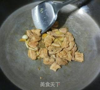 芹菜五花肉炒杏鲍菇的做法步骤：6