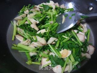 芹菜五花肉炒杏鲍菇的做法步骤：8