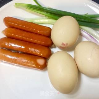 香肠煎鸡蛋的做法步骤：1