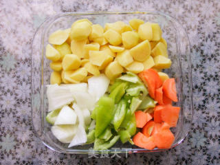 土豆烤鸡腿的做法步骤：2