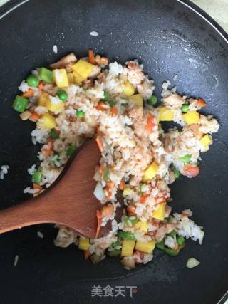 亮亮炒饭的做法步骤：7
