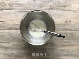 醇香黑米戚风蛋糕卷的做法步骤：2