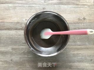 醇香黑米戚风蛋糕卷的做法步骤：5