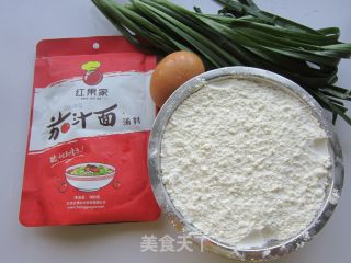 红果家菜谱之茄汁韭菜炒面的做法步骤：1