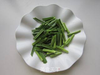 红果家菜谱之茄汁韭菜炒面的做法步骤：5