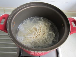 红果家菜谱之茄汁韭菜炒面的做法步骤：6