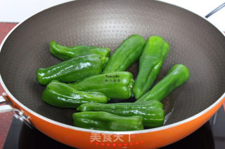 糖醋虎皮尖椒的做法步骤：3