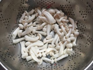 蟹柳生菜沙拉杯的做法步骤：1