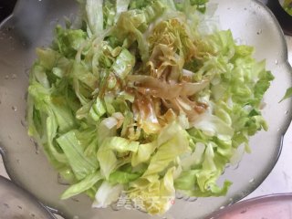 蟹柳生菜沙拉杯的做法步骤：6