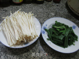 韭菜炒金针菇的做法步骤：1