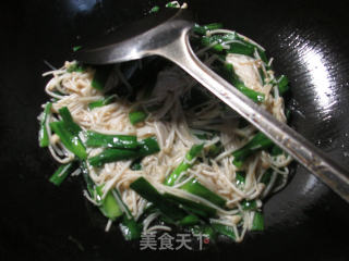 韭菜炒金针菇的做法步骤：6