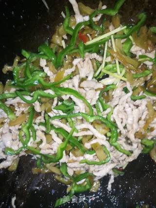 青椒榨菜肉丝的做法步骤：7
