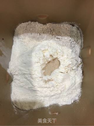超大红枣蔓越莓乳酪欧包的做法步骤：1