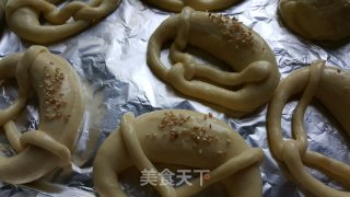 德国碱水面包的做法步骤：16