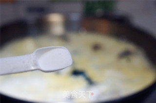 菌菇鱼头汤的做法步骤：7