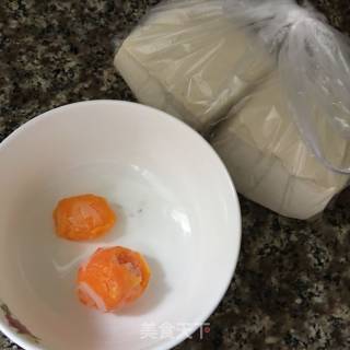 蟹黄豆腐的做法步骤：1