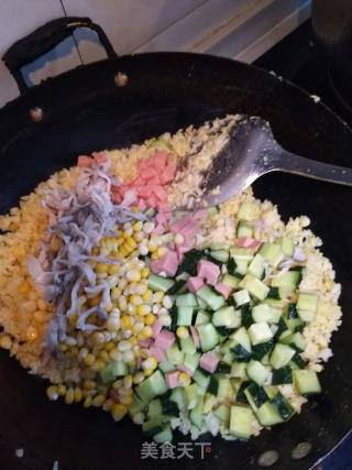 清爽鸡蛋火腿炒饭的做法步骤：3