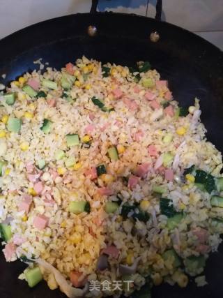 清爽鸡蛋火腿炒饭的做法步骤：4
