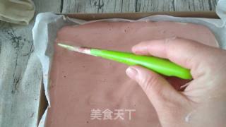 幻彩草莓乳酪卷的做法步骤：16