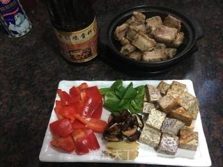 芋头焖排骨的做法步骤：1