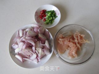 洋葱头炒鸡丝的做法步骤：1