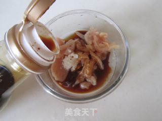 洋葱头炒鸡丝的做法步骤：2