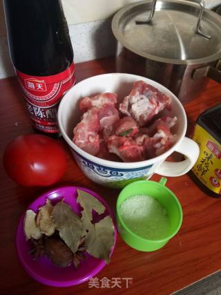 糖醋排骨的做法步骤：1