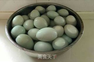 臭鸭蛋的做法步骤：2