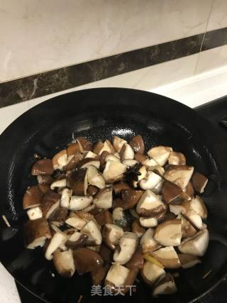 油焖香菇的做法步骤：3
