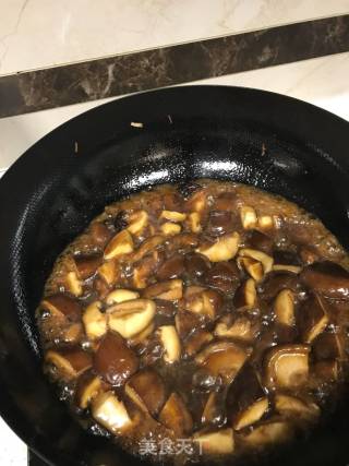 油焖香菇的做法步骤：4