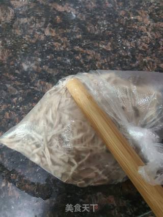 面包机自制肉松的做法步骤：1