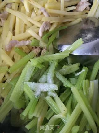 芹菜苔炒土豆丝的做法步骤：4