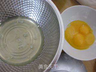 蔓越莓瑞士卷的做法步骤：2