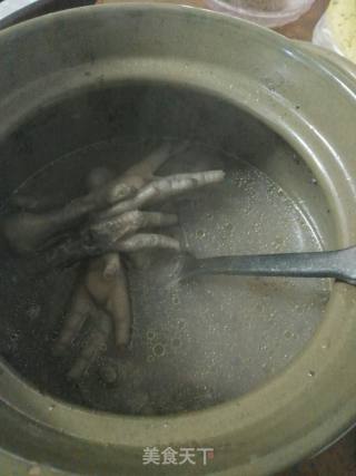 眉豆花生煲鸡脚的做法步骤：4