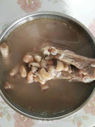 眉豆花生煲鸡脚的做法步骤：5