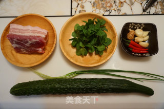 薄荷白肉卷的做法步骤：1