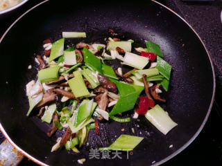 干锅咸蛋白花菜的做法步骤：4