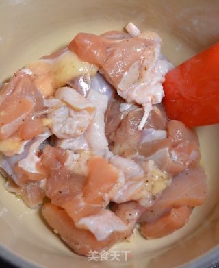 CoCoLc的私菜食谱经－－干锅九层塔鸡肉薯块【肉桂罗勒版】的做法步骤：3