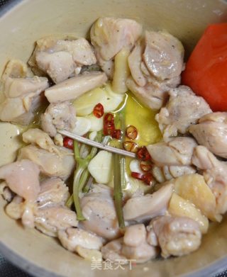 CoCoLc的私菜食谱经－－干锅九层塔鸡肉薯块【肉桂罗勒版】的做法步骤：4