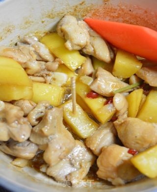 CoCoLc的私菜食谱经－－干锅九层塔鸡肉薯块【肉桂罗勒版】的做法步骤：10