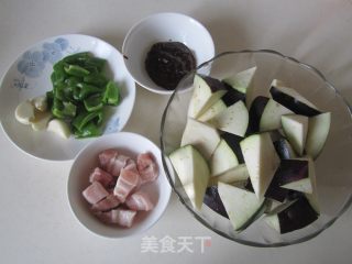 酱烧茄子的做法步骤：1