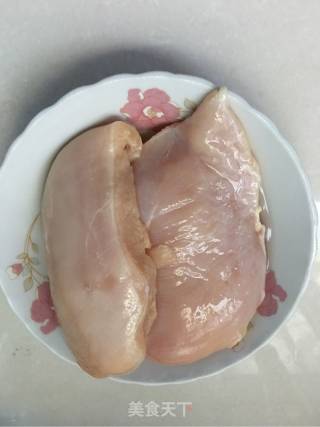 麻辣手撕鸡的做法步骤：1