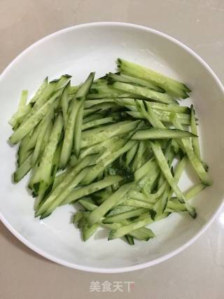 麻辣手撕鸡的做法步骤：4