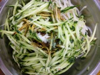 凉拌翡翠白玉条（凉拌豆芽黄瓜）的做法步骤：2