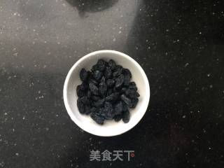 黑加仑紫薯软欧的做法步骤：2