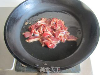 蒜薹爆鸡胗的做法步骤：3